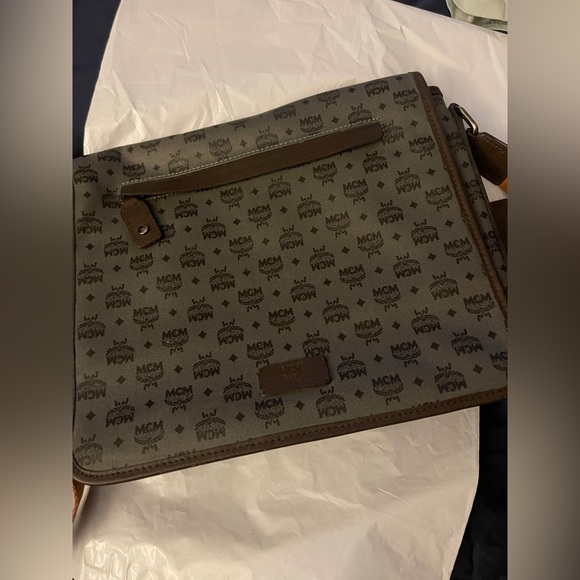 Authentic MCM Visetos Medium Messenger Bag - Picture 10 of 13